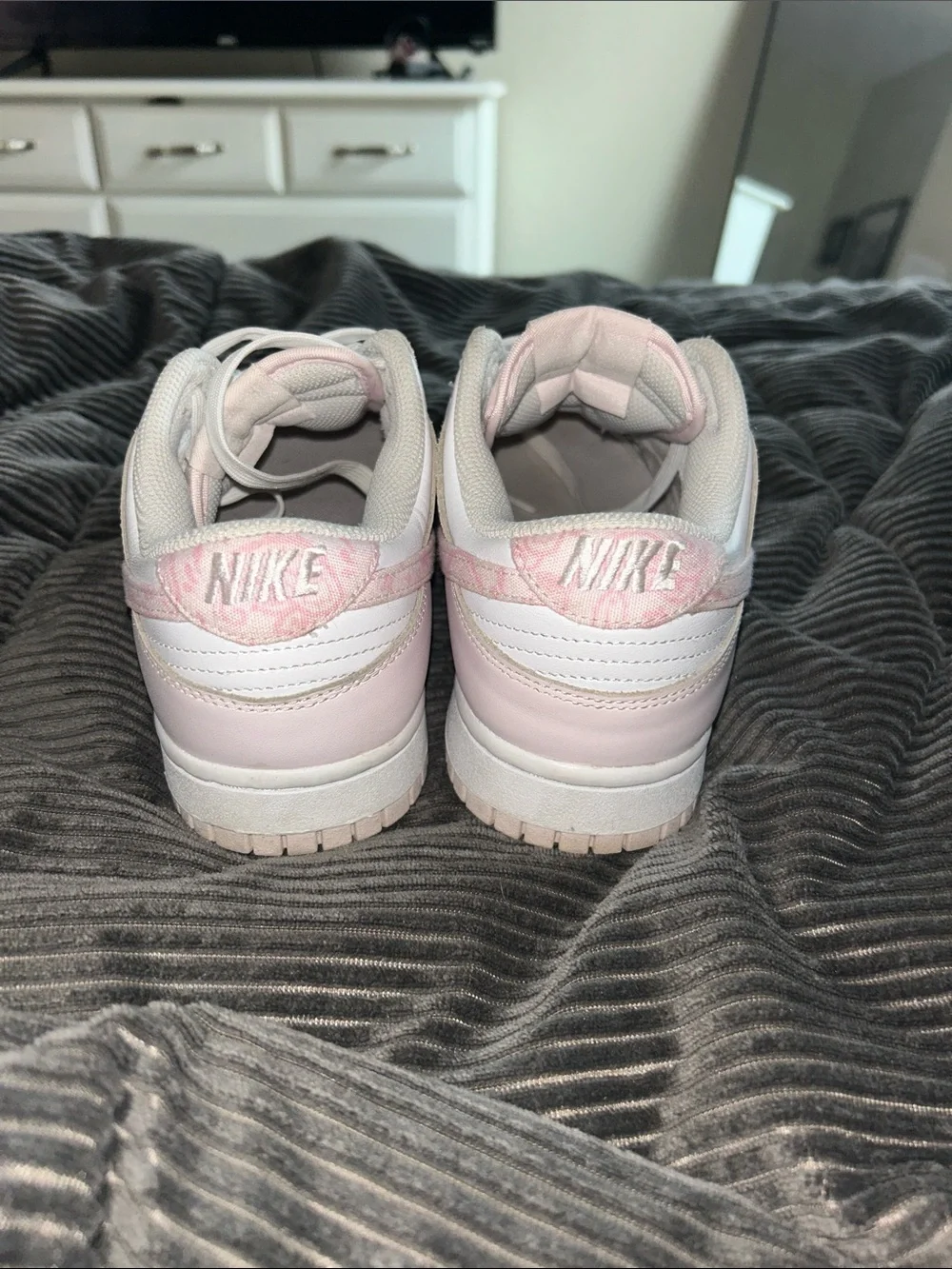 Nike Women's Low-Top Sneakers in Light Pink and White